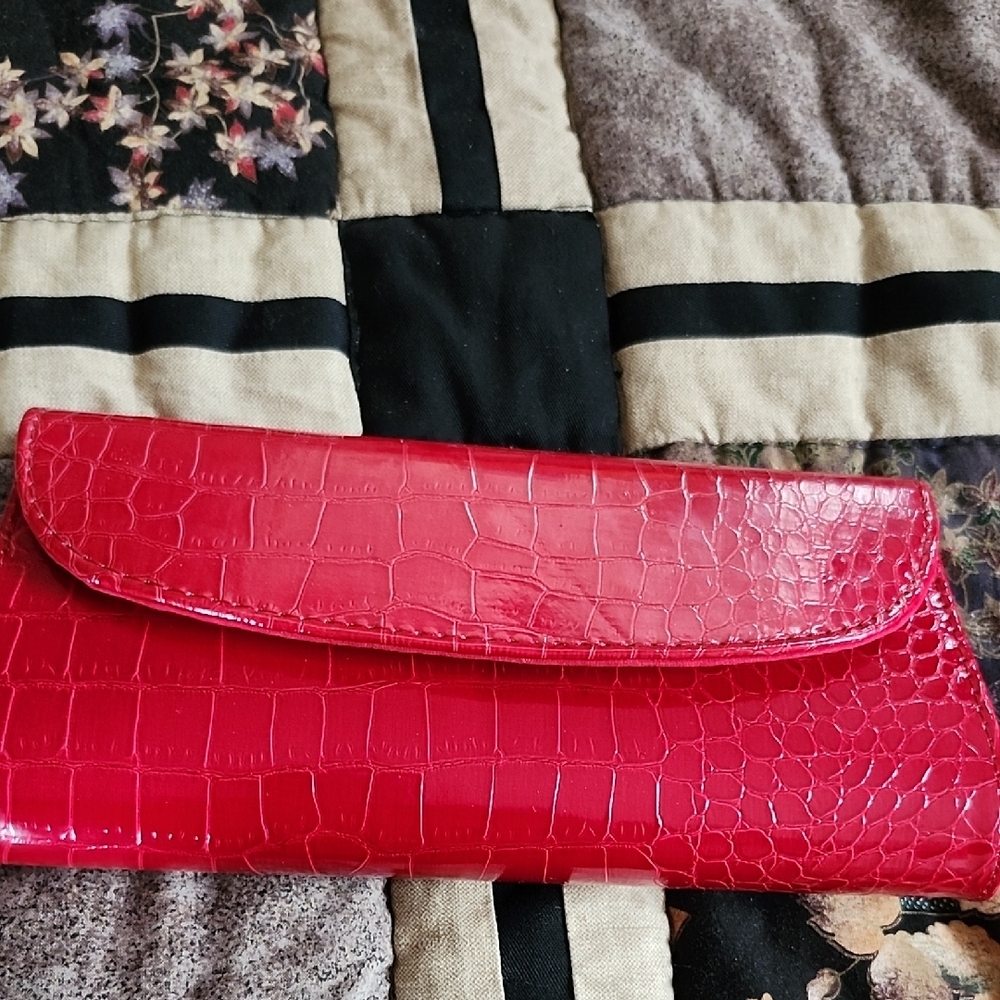 Luxurious Red Crocodile Embossed Wristlet Clutch With Removable Strap